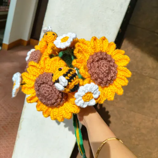 Premium Crochet Sunflower & Honeybee Bouquet